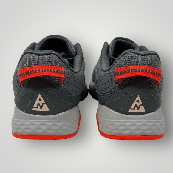 Women’s New Balance 410v7 size 8.5 - Picture 3 of 8